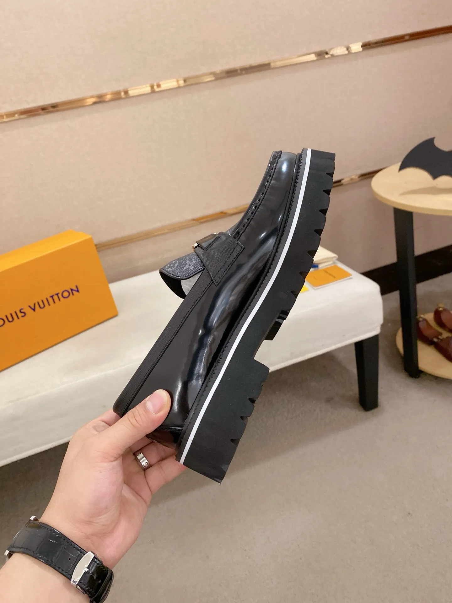 Men's shoes💰 580💰🌲 LV's top 🔍🔍 new men's leather shoes 🚹 are on sale at the same time at counters ⚠The uppers are imported cowhide from Italy, the entire imported cowhide lining, imported accessories 💪💪, completely 1⃣️ to 1⃣️ replica 🇮🇹💪 💪, ⚠Sole: The original sole is specially provided by the original factory, the exclusive movable molded sole is super comfortable, ⚠The original factory follows the order, 🔍🔍high quality, you can enter and exit the counter at will, welcome to compare⚠Size: 38-45
